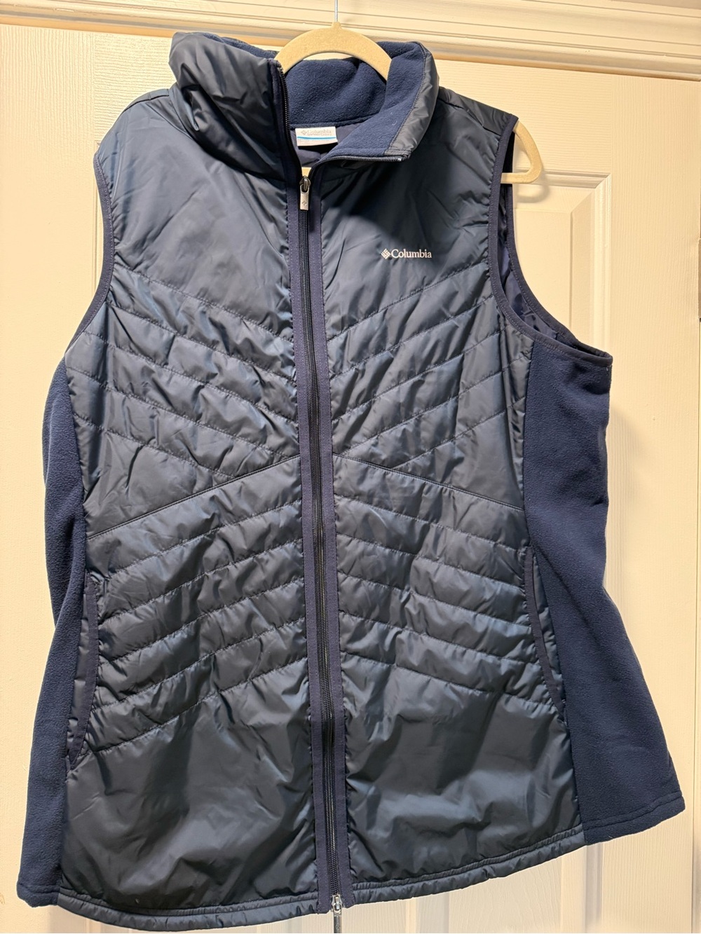 Columbia Women's Navy Hybrid Quilted Vest